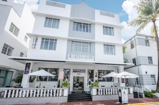 Chesterfield Hotel & Suites